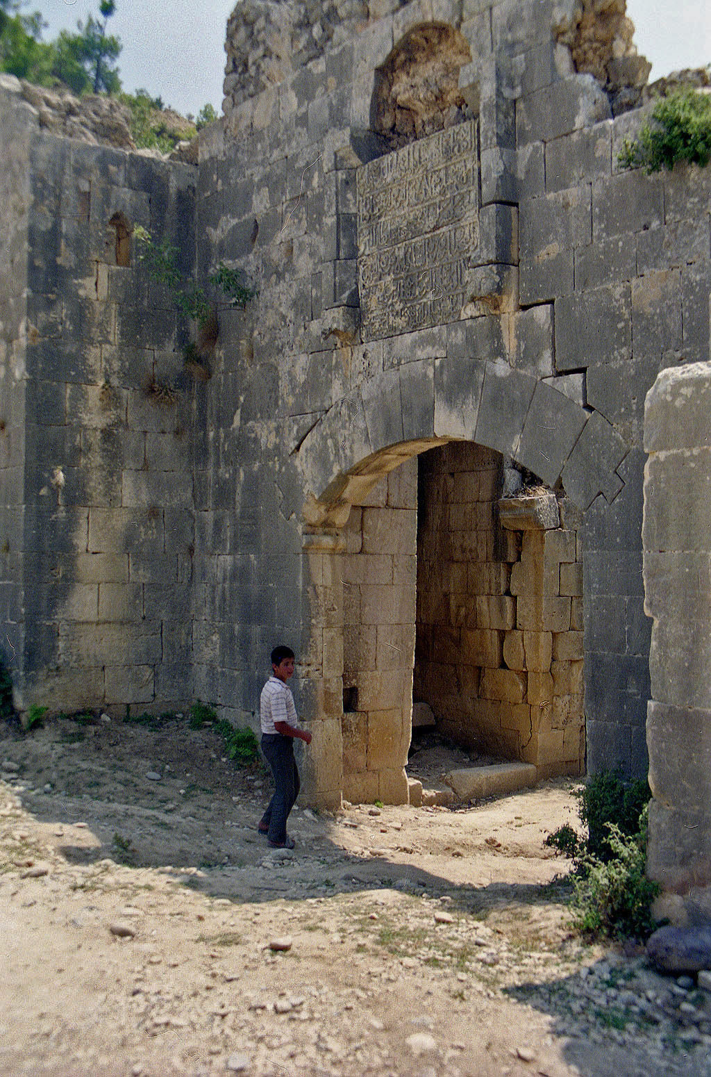 06.08.1991 | Eingangsportal   | nördliches Eingangsportal  der Karawanserei
