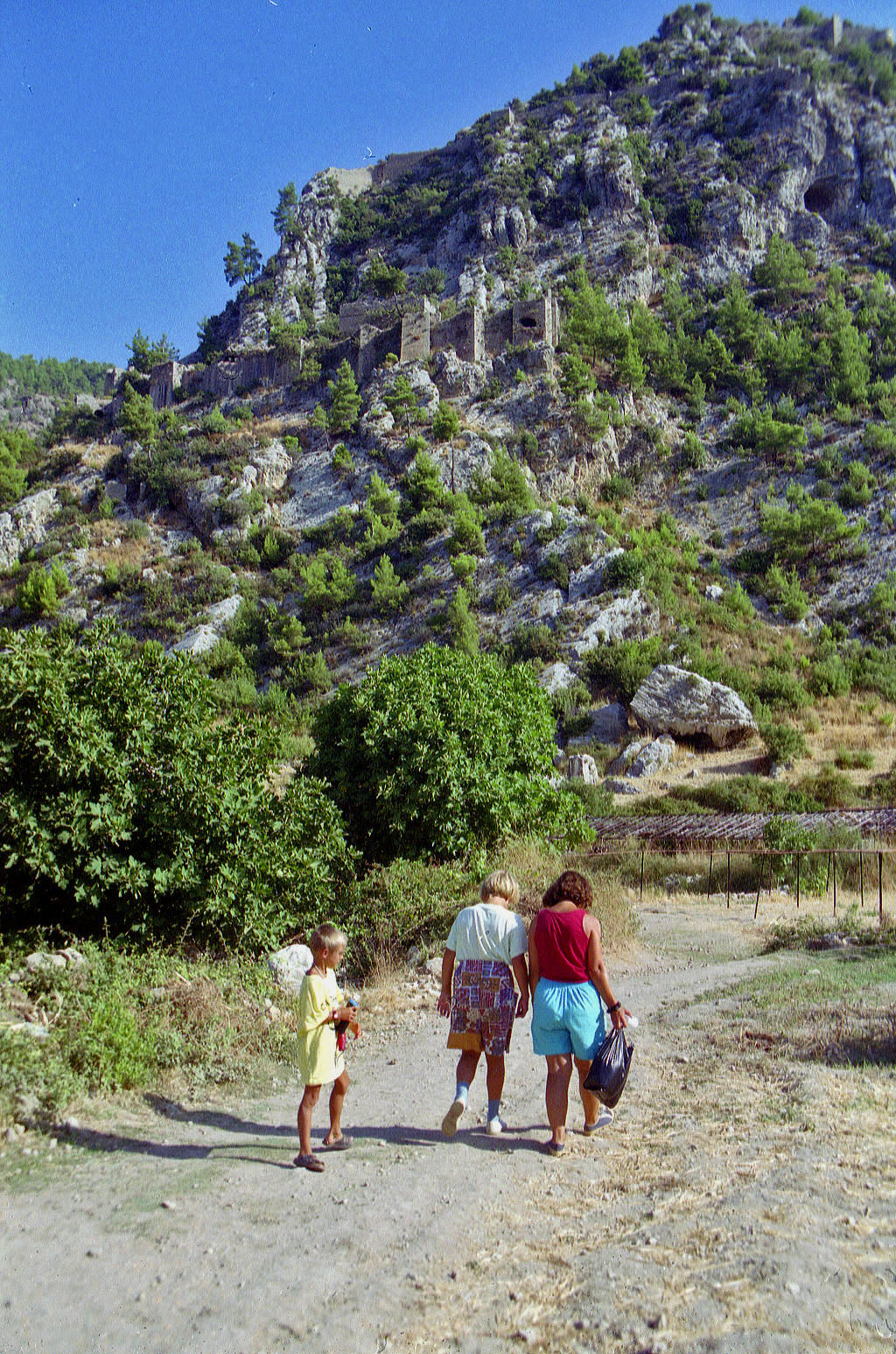 31.08.1995 | Alarakale | Fußweg zum Fluß