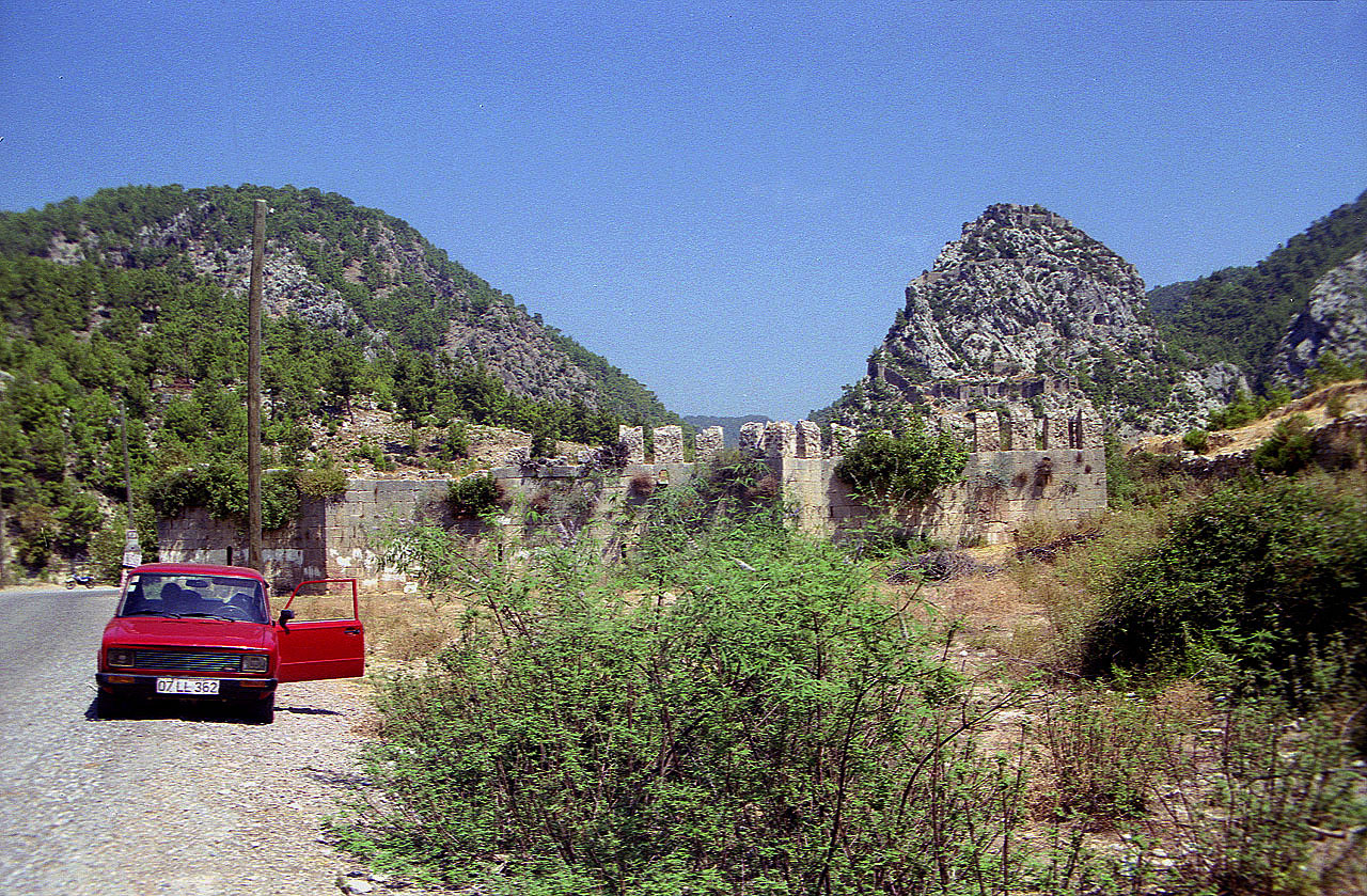 31.08.1995 | Alarahan | Alarahan und Burg Alarakale von Süden
