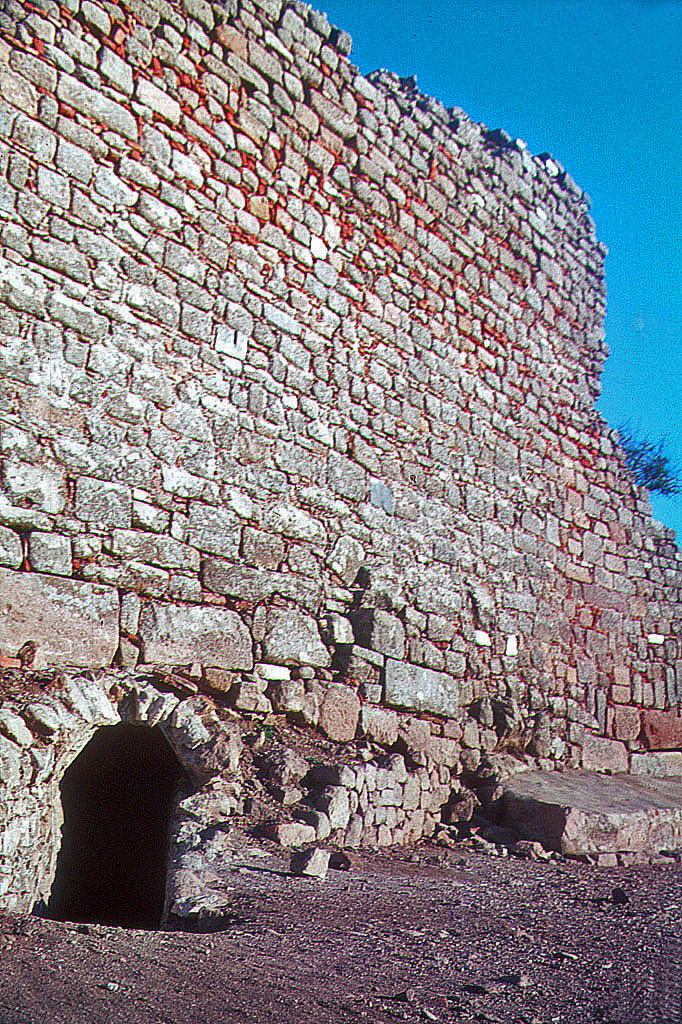 18.09.1968 | Burgmauer   | massive Burgmauer