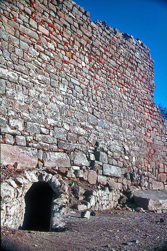 18.09.1968 | Burgmauer   | massive Burgmauer