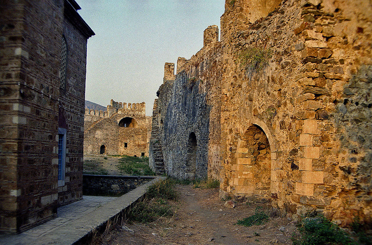 21.09.1992 | Moschee | Innenmauer mit Treppe, Wehrmauerturm
