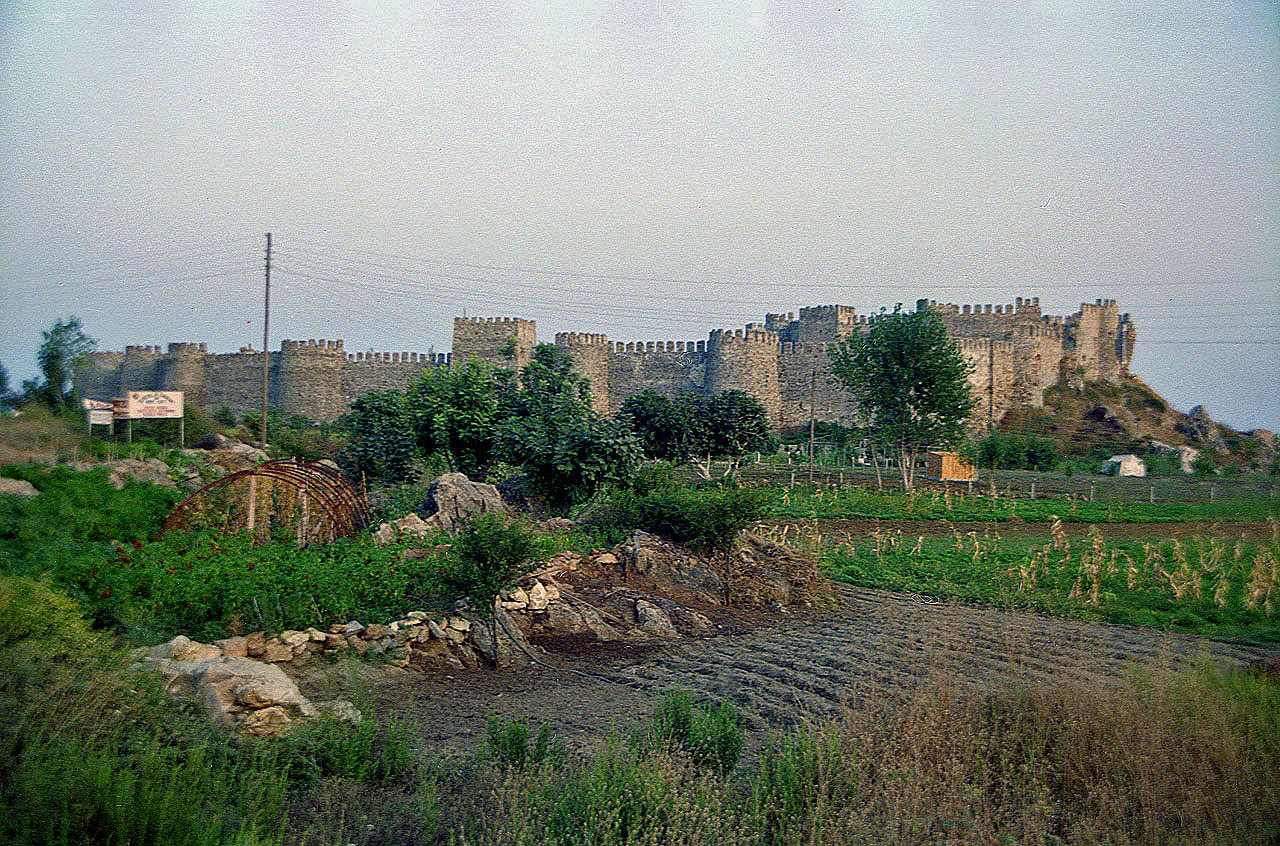 21.09.1992 | Mamure Kalesi | Rückblick auf gesamte Burganlage