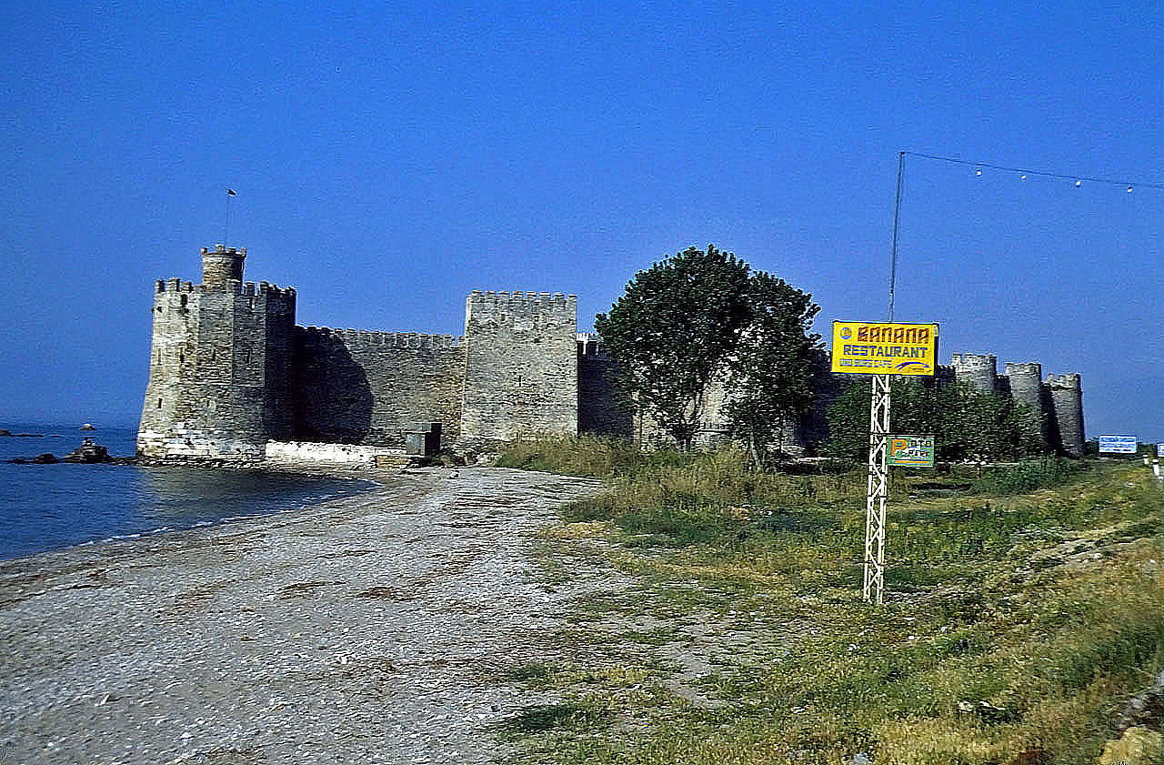 29.04.1993 | Mamure Kalesi   | Überblick am Morgen auf Hauptturm, Osttor