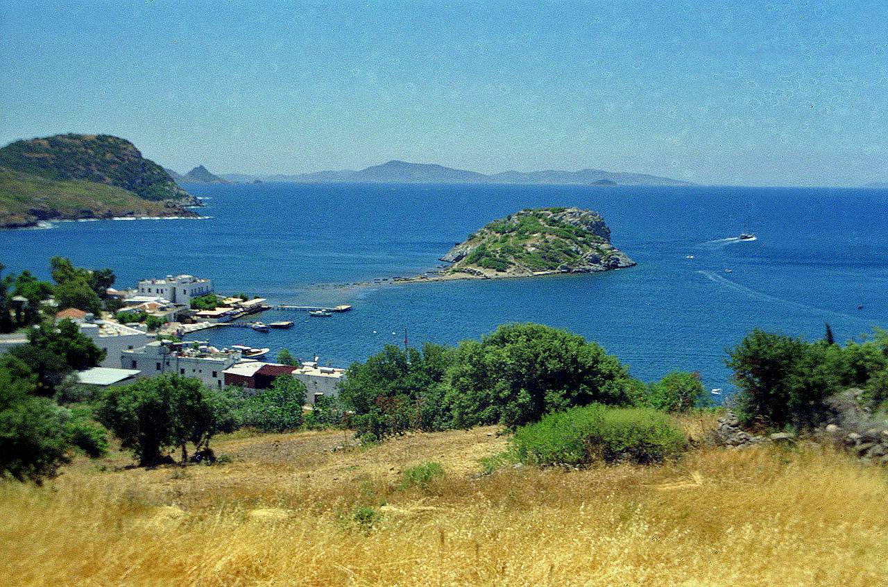 05.06.1996 | Gümüslük | Gümüslük mit Haseninsel vor Traumküste