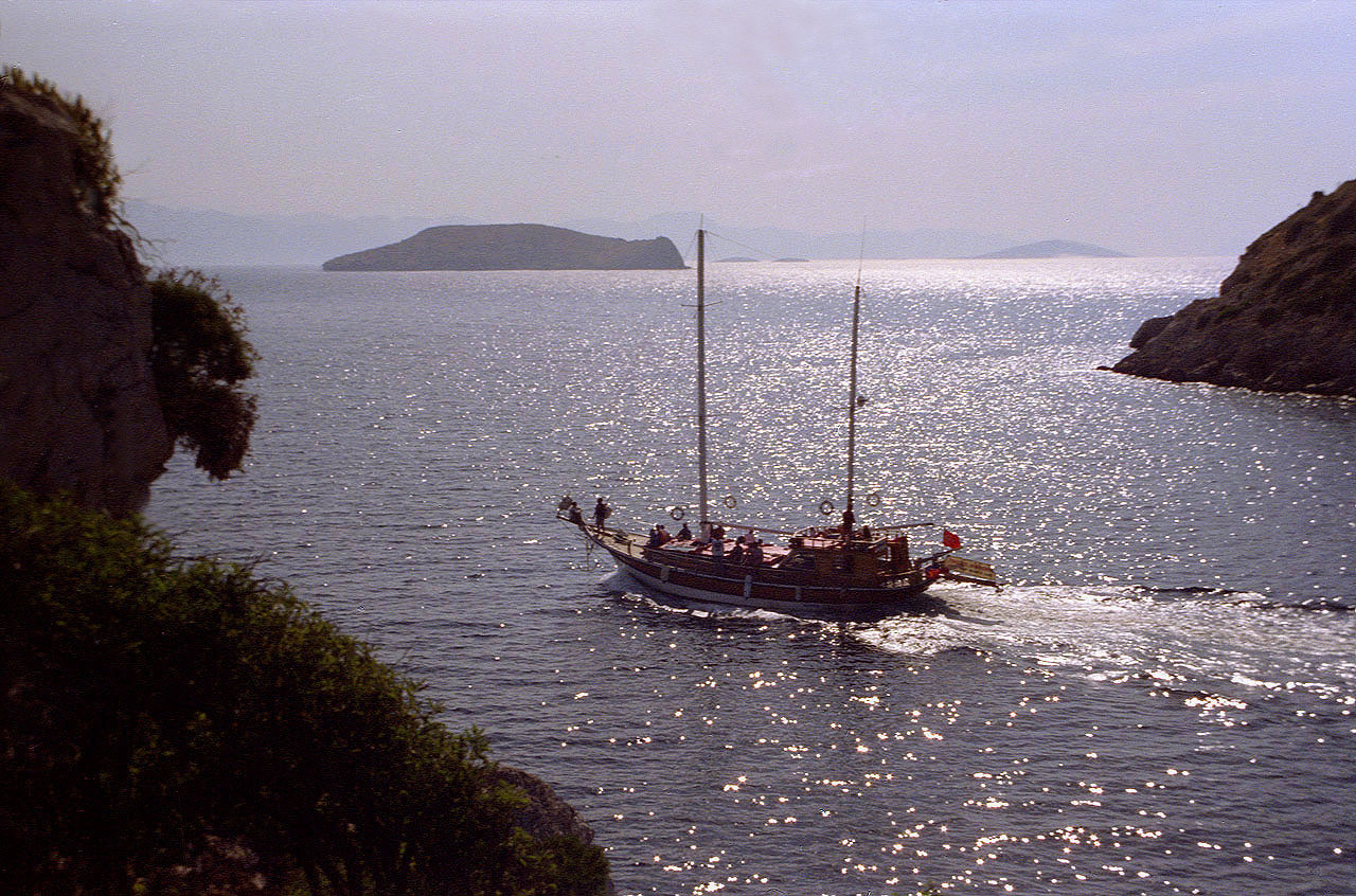 05.06.1996 | Haseninsel | Touristen-Gulet auf dem Weg zu Inseln