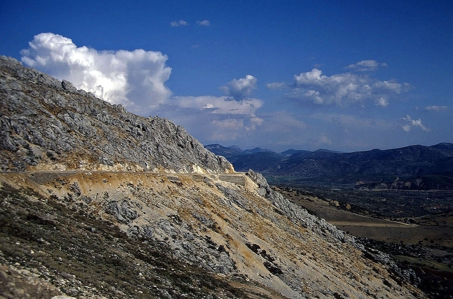 27.04.1993 | vor Sagalassos | Strasse ins Stadtgebiet über den Taurus Bergen