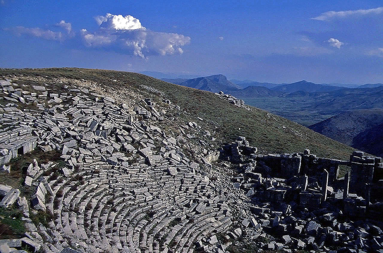 27.04.1993 | Theater   | Bühnengebäude und verschobene Sitzreihen