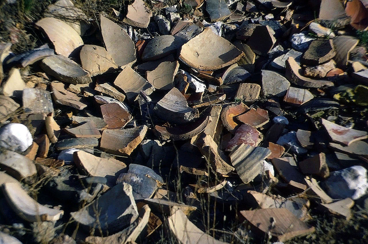 27.04.1993 | überm Theater   | Tonscherben in rauher Menge