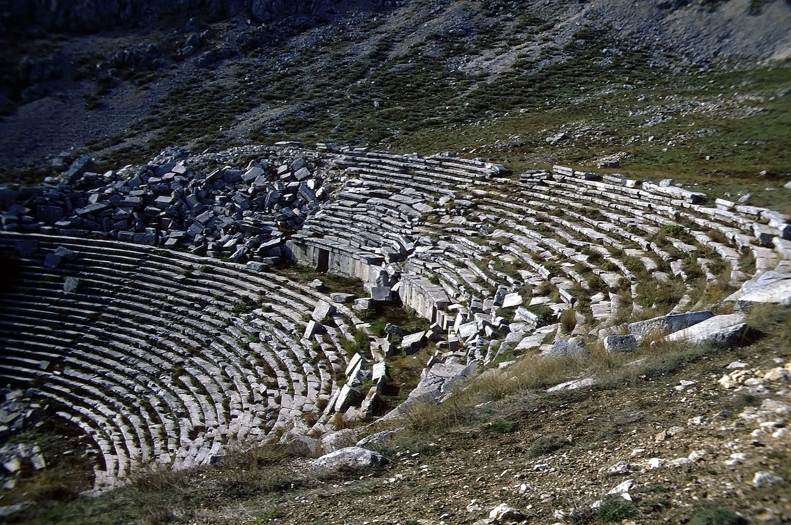 27.04.1993 | Theater   | Sitzreihen am Berghang