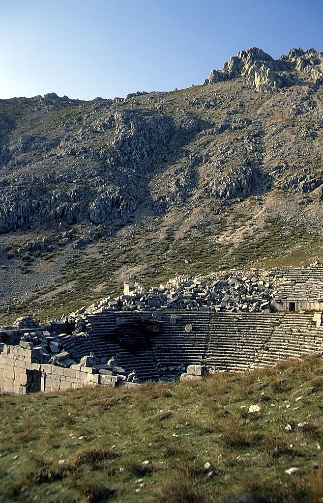 27.04.1993 | Theater   | Sitzreihen unter den Berggipfeln
