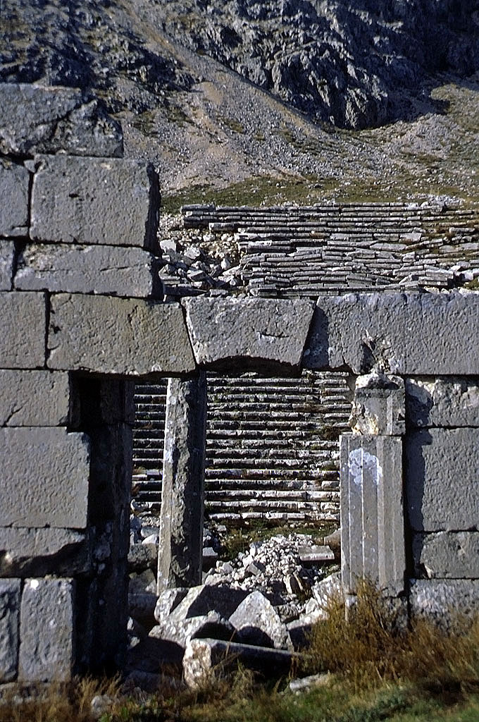 27.04.1993 | Theater   | Bühneneingang und Sitzreihen