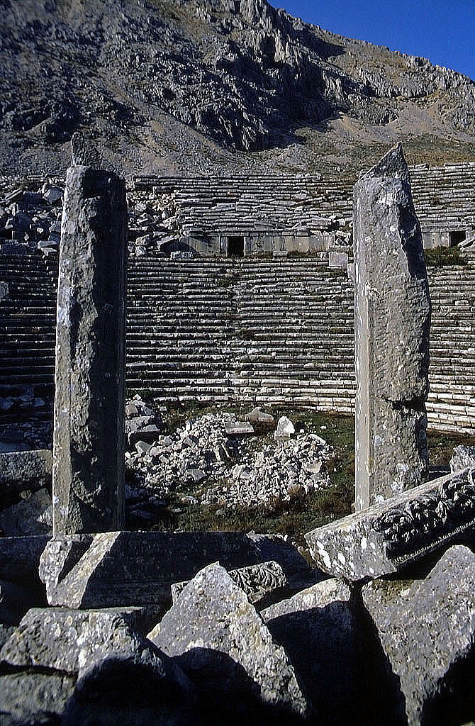 27.04.1993 | Theater   | Bühneneingang und Sitzreihen