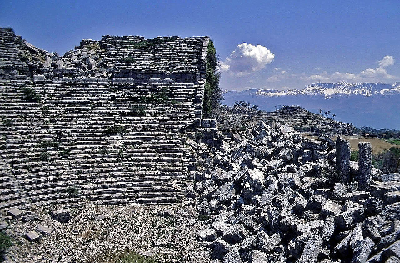 28.04.1993 | Theater   | Bühne, Bühnengebäude und Sitzreihen vor Taurus