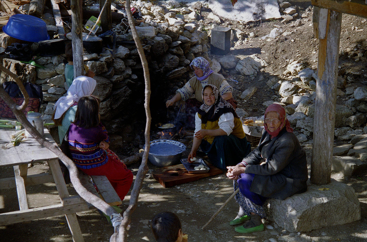 08.11.1994 | Selge | Familie des privaten Restaurants mit Terrasse