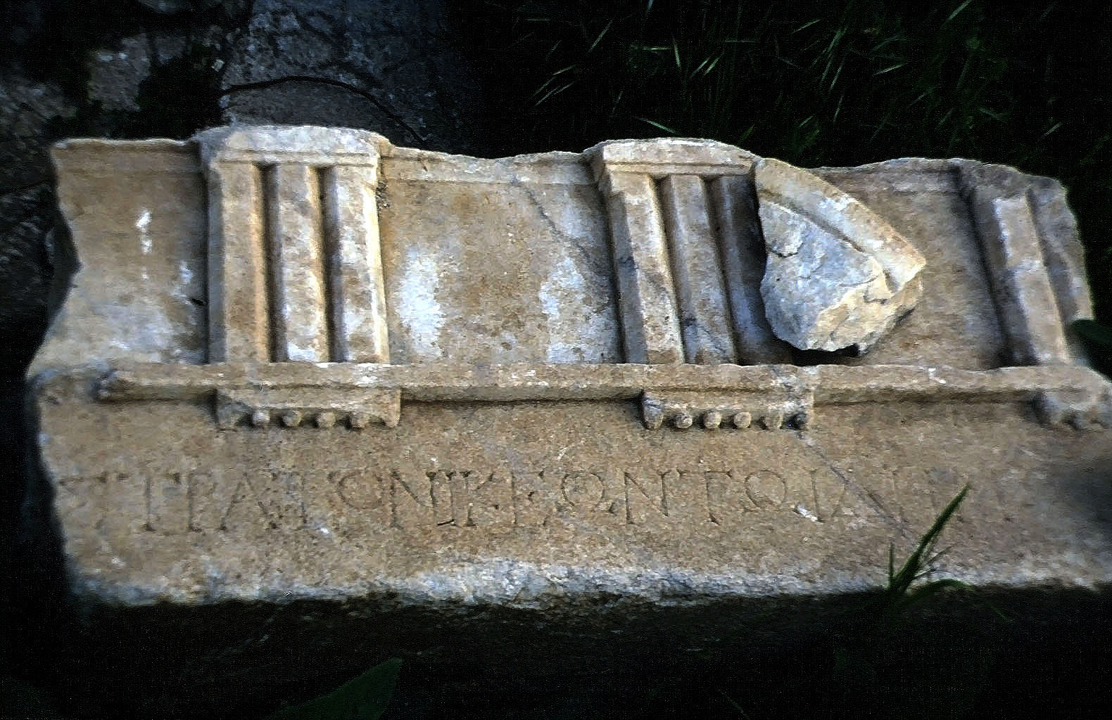 23.04.1993 | Theater   | Inschrift und Detail