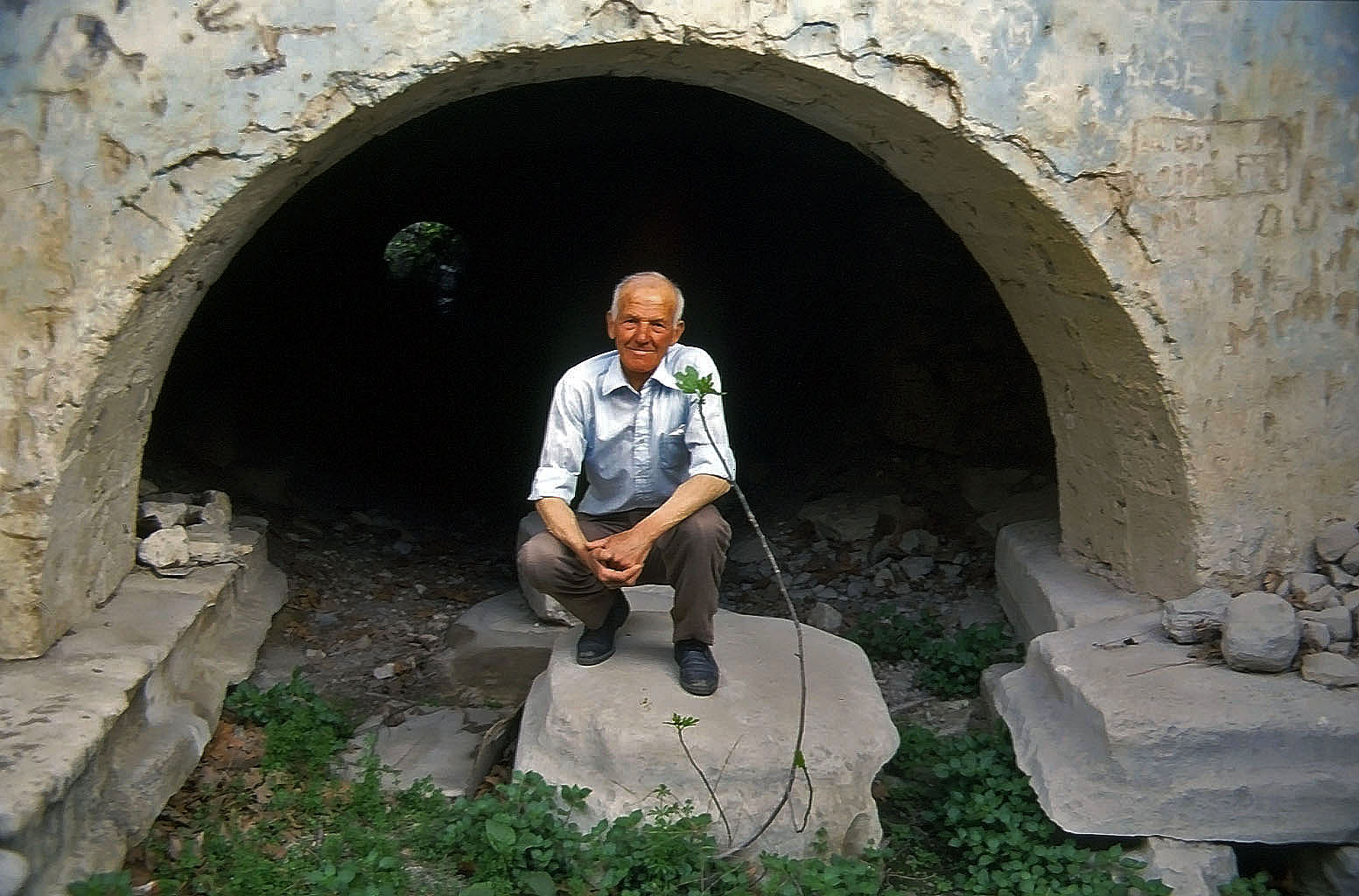 23.04.1993 | Gymnasium | Torbogen unterm Gymnasium